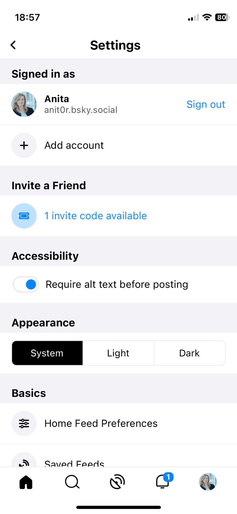 Einstellungen der Bluesky-App auf dem Telefon: Im Abschnitt Accessibility ist der Schalter „Require alt text before posting“ eingeschaltet.