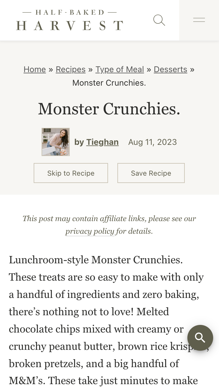 Screenshot vom Rezept zu "Monster Crunchies" auf der Rezept-Website Half Baked Harvest. Oben sind Logo, Suche, Burger-Navi und Breadcrumb. Dann folgt der Titel des Rezepts inklusive Angaben zur Autorin und dem Veröffentlichungsdatum. Darunter dann ein Button mit der Aufschrift "Skip to Recipe", der als Sprungmarke nach unten führt. Unter dem Button folgt dann  ein länglicher Text tu Monster Crunchies, wieso sie toll sind, usw.